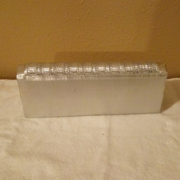 Purse - Picture 3 of 4